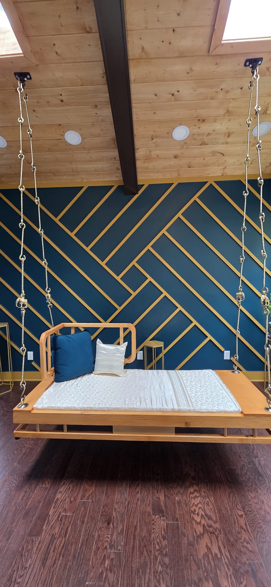 Handcrafted Jhoola gallery image 8